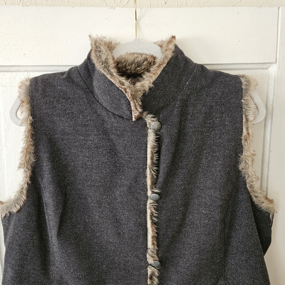 J. Jill Gray Faux Fur Trim Button-Down Vest Women's Large, Pockets - Picture 4 of 9